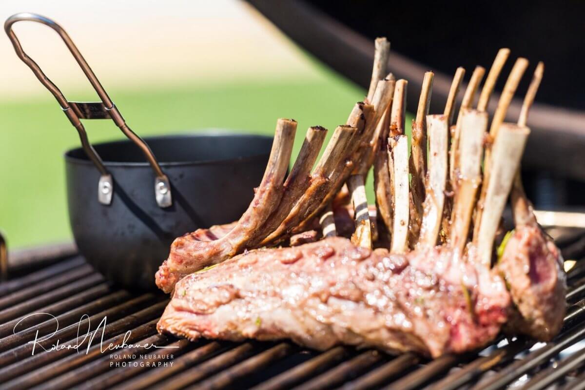 Lammkrone auf dem Grill