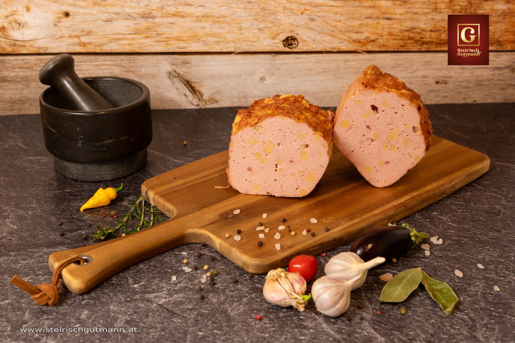 Käse-Leberkäse* aufgeschnitten
